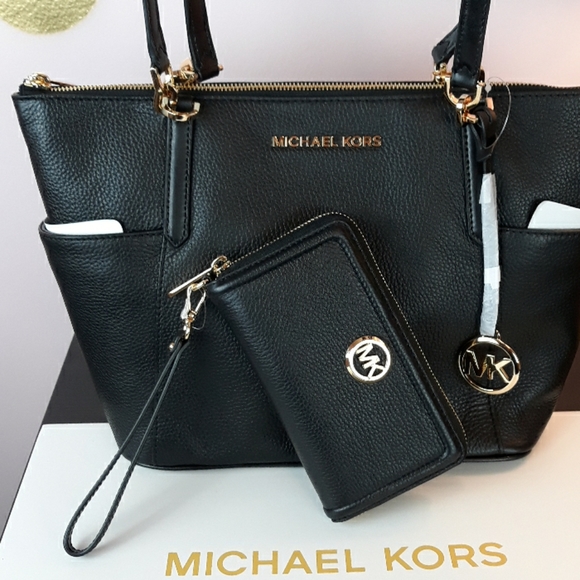 ❗SALE ❗Michael Kors Black Pebble Leather Set - Picture 2 of 8